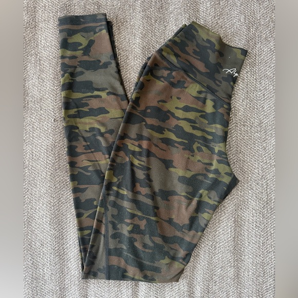 Alphalete Pants - Alphalete Surface Power Camo Leggings